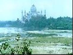 Вид Тадж Махала со стороны Красного Форта Агры