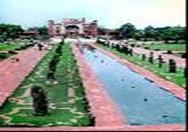 Аллея перед Тадж Махалом