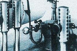 Самопишущий узел грозоотметчика, изготовленного венгерской фирмой "Hoser Victor" в 1904 г. и сохранившегося в музее г. Иоганнесбурга (Южная Африка)