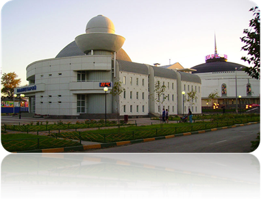 800px-Nizhny_Novgorod_Planetarium_&_Circus.JPG