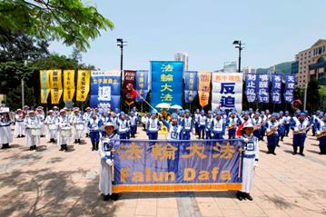 Гонконг. Небесный оркестр выступает на митинге