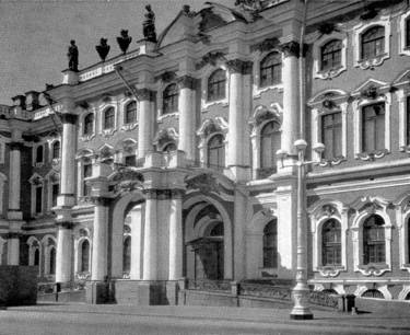 В. В. Растрелли. Зимний дворец в Ленинграде. Фасад со стороны Дворцовой площади. Фрагмент.