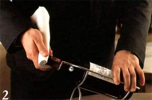 дегустация - протирание горлышка бутылки