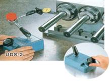 Универсальный стрелочный индикатор модели UDS-2 на чугунном утяжеленном основании, изготовленном с высокой точностью