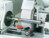 Закрепление стрелочного индикатора NIKKEN на шлифовальном станке.